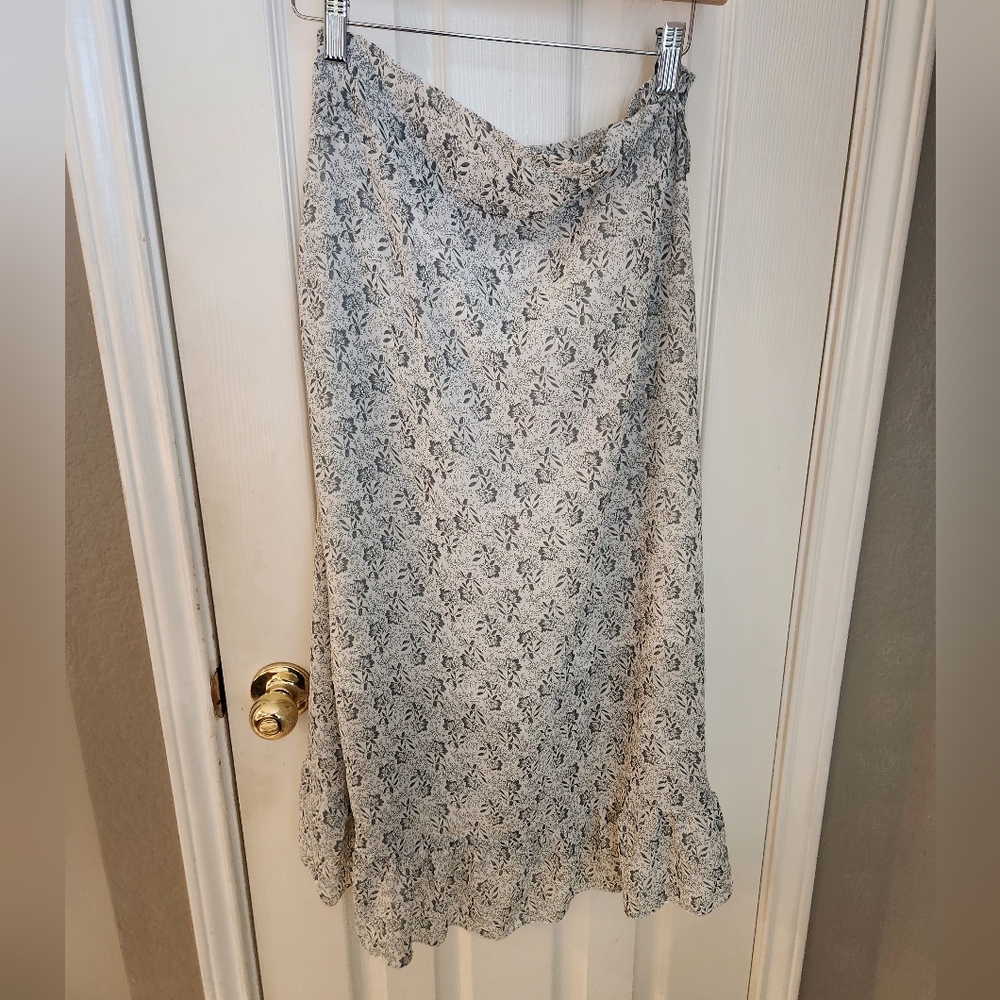 Prairie Floral Ruffley Wrap Skirt in Green Flowers On White - Picture 5 of 7